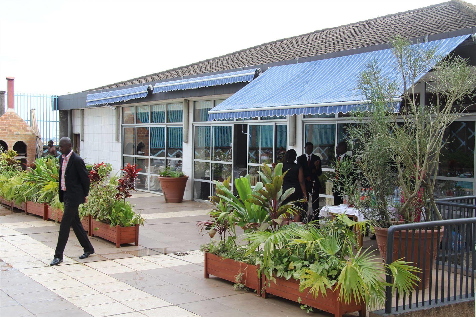 Hotel Franco Yaoundé Buitenkant foto